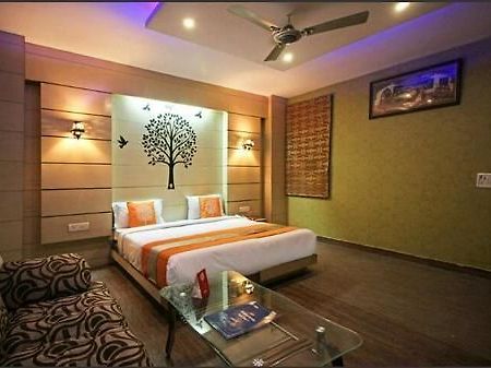 Hotel Raunak International New Delhi Exterior photo