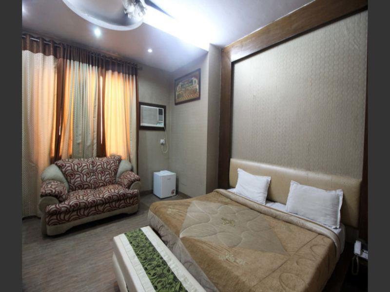 Hotel Raunak International New Delhi Exterior photo