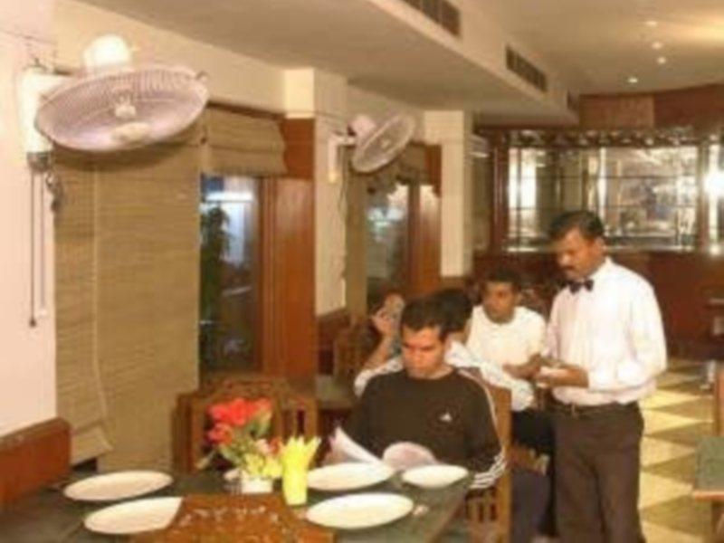 Hotel Raunak International New Delhi Exterior photo