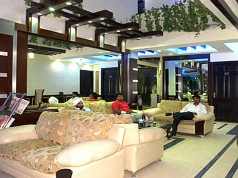 Hotel Raunak International New Delhi Exterior photo