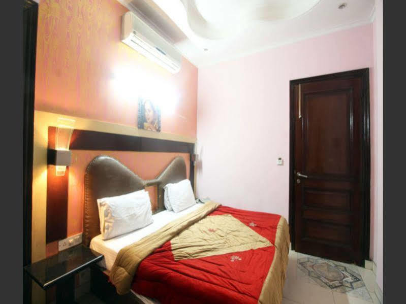 Hotel Raunak International New Delhi Exterior photo